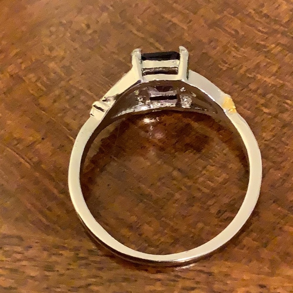 🦋 Fun fashion ring. - Picture 2 of 3